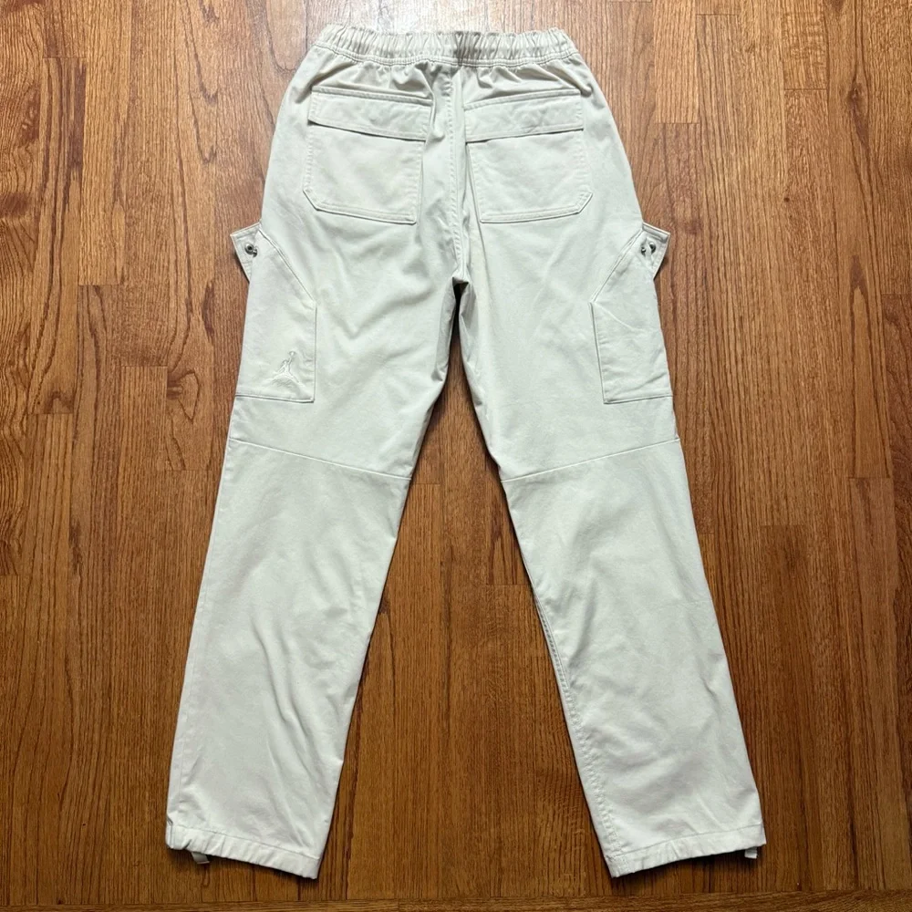Jordan Essentials Chicago Pants in Beige size S